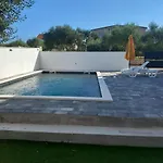 With A Pool Mountainview Near The Sea!