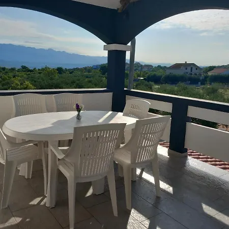With A Pool Mountainview Near The Sea!