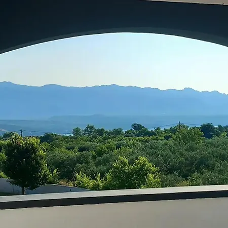 Apartment With A Pool Mountainview Near The Sea! Posedarje