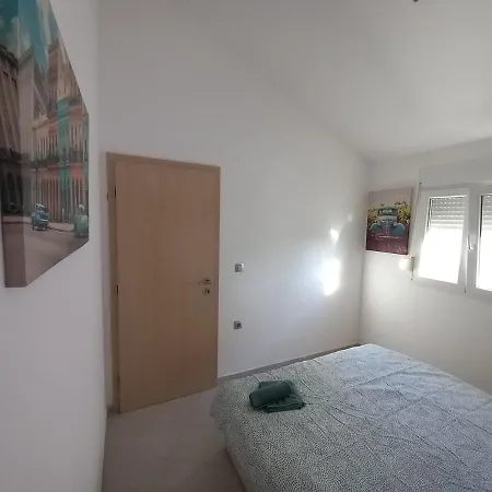 With A Pool Mountainview Near The Sea! 公寓