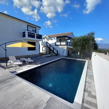 With A Pool Mountainview Near The Sea! Apartment