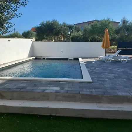 With A Pool Mountainview Near The Sea!