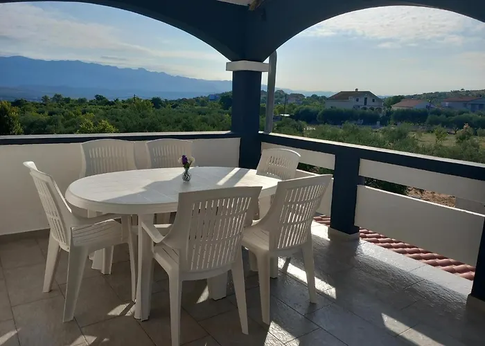With A Pool Mountainview Near The Sea!