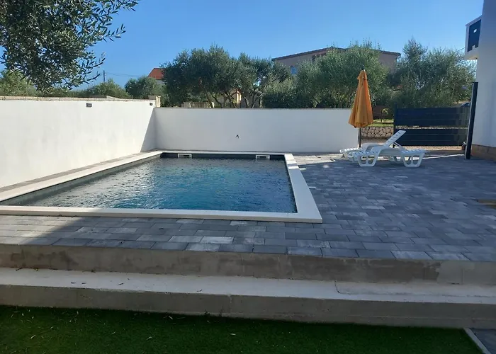 With A Pool Mountainview Near The Sea!